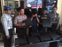 PS3 Curian Dijual Via Online, Tertangkap Aparat Dengan Under Cover Buy