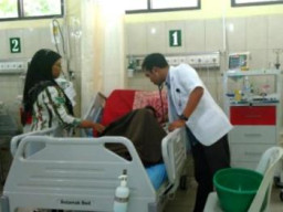 Dokter Specialis Penyakit Dalam RSUD dr.Koesnadi Temukan Penyakit Langka Mematikan