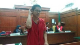  Iwan PS Terdakwa Kasus Narkoba Ancam Wartawan Seusai Sidang.