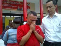 Eko Kristmanto (38) Apes, Tawarkan LC Kecan di Hotel, Di Grebek PPA Polretabes Surabaya.