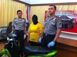 Purel Cafe Top One, Bawa Kabur Sepeda Motor Teman Kencan.