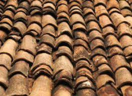 Genteng dan Rumah Bu Guru Dirusak