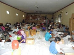 KPUD Menyortir Kertas Suara, 4048 Rusak