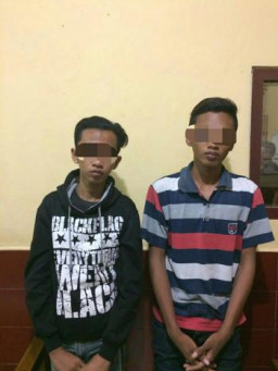 Kecil-Kecil Sudah Pintar Njambret, TB Dan RYP Jadi Tahanan Polsek Tandes. 