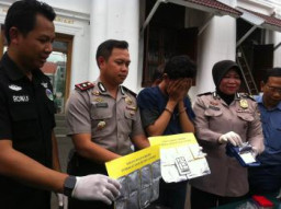 EDARKAN TEMBAKAU GANESA, WARGA RANGKAH DICIDUK POLSEK WONOKROMO