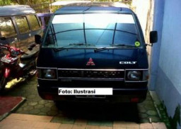 Mobil L300 Lenyap di Teras Rumah