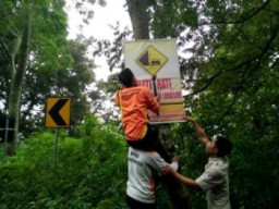 Meningkatnya Rawan Longsor BPBD Pasang Papan Peringatan