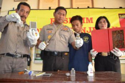 BD Durhaka, Sembunyikan Sabu-Sabu di Kotak Penyimpanan Kitab Suci