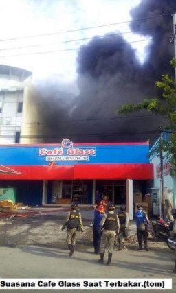 Cafe Glas Kebakaran, Empat Orang Pegawai Pingsan