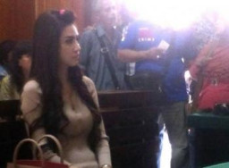 Protes Istri Sang Jendral Warnai Sidang Pencurian Perhiasan Oleh Seorang PRT.
