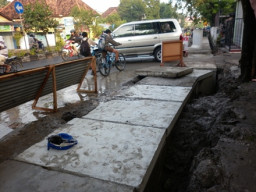 Acungan Jempol Terbalik untuk Kabid PUBMP