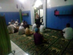 Kapolsek Sawahan Sering Kunjungi Pos Jaga dan Sholat Subuh di Kampung-Kampung.