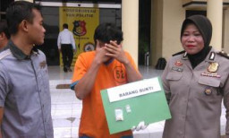 Pengedar Narkoba Menyamar Jadi Penjual Sosis Keliling.