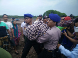 Polairud Pasuruan Bantu Nelayan Korban Sambaran Petir