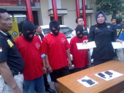 Gelapkan 3 Mobil, Komplotan Hesti Nginap di Vila Prodeo Polrestabes Surabaya