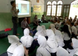 Polsek Kota Gencar Sosialisasi Bahaya Narkoba Ke Pelajar.