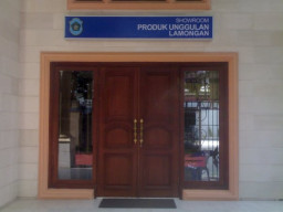 Diduga Penunjukan Langsung, Bambang SD Kecam Bupati Lamongan