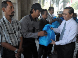 Jelang Lebaran, PT. Pelindo III Bantu Masyarakat Sekitar Pelabuhan