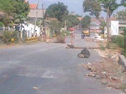 Proyek Ratusan Milyar Membahayakan Nyawa Pengguna Jalan