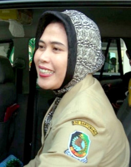 Mantan Bupati Banyuwangi Ratna Ani Lestari Mencari Dukungan.   
