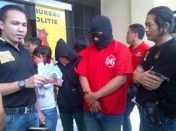 Mucikari Ayam Abu-Abu Ditangkap Polrestabes Surabaya