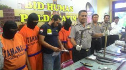Polda Jatim Ringkus Komplotan Bajing Ireng Pimpinan Mantan Kades Jimbaran