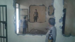 POLRES PASURUAN RENOVASI RUANGAN TAHANAN DI MAPOLRES PASURUAN