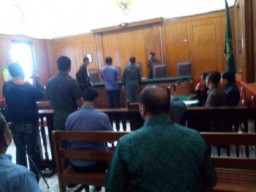 Pengacara Dimas Kanjeng Taat Pribadi di Usir Hakim Pra Peradilan PN Surabaya.