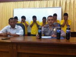 Gelar Kasus Polsek Simokerto: Ada Cafe Jual Bir Sisa Dari Pengunjung.
