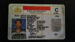 Sepeda Motor VS Truck Triler, Pengemudi Sepeda Motor Tewas di Tempat