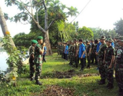 Kodim 0503/Jakarta Barat Adakan Karya Bhakti Pembersihan  Bantaran Kali Angke