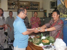 Syukuran Dollynews.com di Kecamatan Sawahan