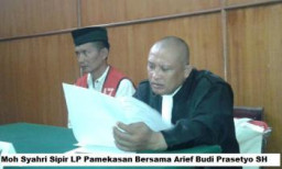 Moh Syahri Sipir Lapas Pamekasan Tertunduk Lesu Saat Disidangkan