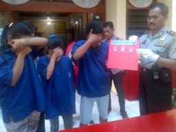 Dua Penyanyi Wanita Bersama 1 Pria di Tangkap Saat Nyabu bareng 