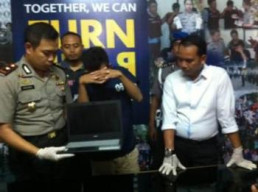 Laptop Teman di Embat Stanislaus Yirani Adus (22) Masuk Tahanan Polsek Wonokromo.