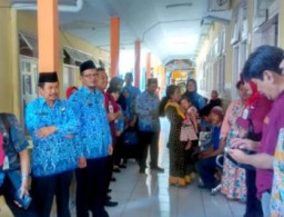 Ratusan Warga Menjalani Pengobatan Gratis Dari Kagama Malang.
