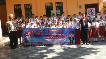 Sosialisasikan Tertib Berlalu Lintas, AKP Shukiyanto, S.H. Datangi SD ABC Taman Dayu Pandaan.