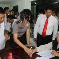 Tak Mau Kecolongan, Kapolrestabes Surabaya Adakan Test Urin Anggotanya.