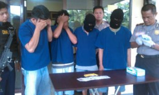 Penjudi Domino Rungkut, Masuk Sel Polsek Mulyorejo 