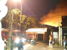 Dua Personil PMK Terluka Saat Bertugas Memadamkan Api