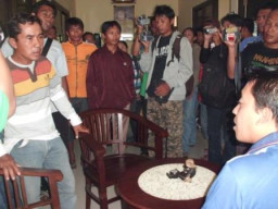 Kantor Anugerah Usaha, Digruduk Calon TKI