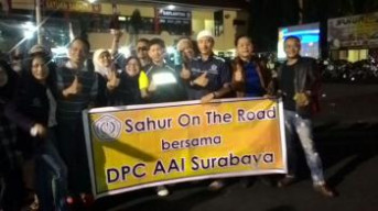 Malam Lailatul Qodar, Polres Pelabuhan Tanjung Perak Bersama HDCI dan AAI Sahur On The Road