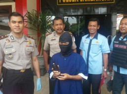Jengkel Karena di Tilang, HT Petugas di Embat