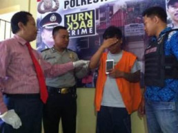 Hati-Hati Dengan Pengamen, Dikasih Uang Masih Curi HP 