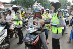 Satlantas Polres Bondowoso Gencar Sosialisasi PP 60 Tahun 2016.