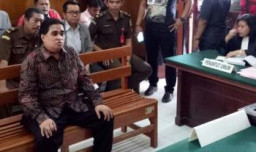 Hakim Perintahkan Dimas Kanjeng Mengucapkan Dua Kalimat Syahadat.