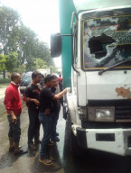 Bunyikan Klakson Saat Macet, Kaca Truk Dipecah Orang Tak di Kenal