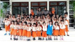  POLANTAS POLRES PASURUAN TANAMKAN KECINTAAN ANAK PADA POLISI