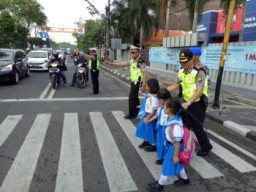 Dukung Progam 100 Hari Kinerja Kapolri, Kapolres KP3 Turun ke Jalan