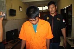 Berdalih Bantu Adik Selamatan Kehamilan, Much Muzamil (21) Tertangkap Curi 50 Bakul Plastik.